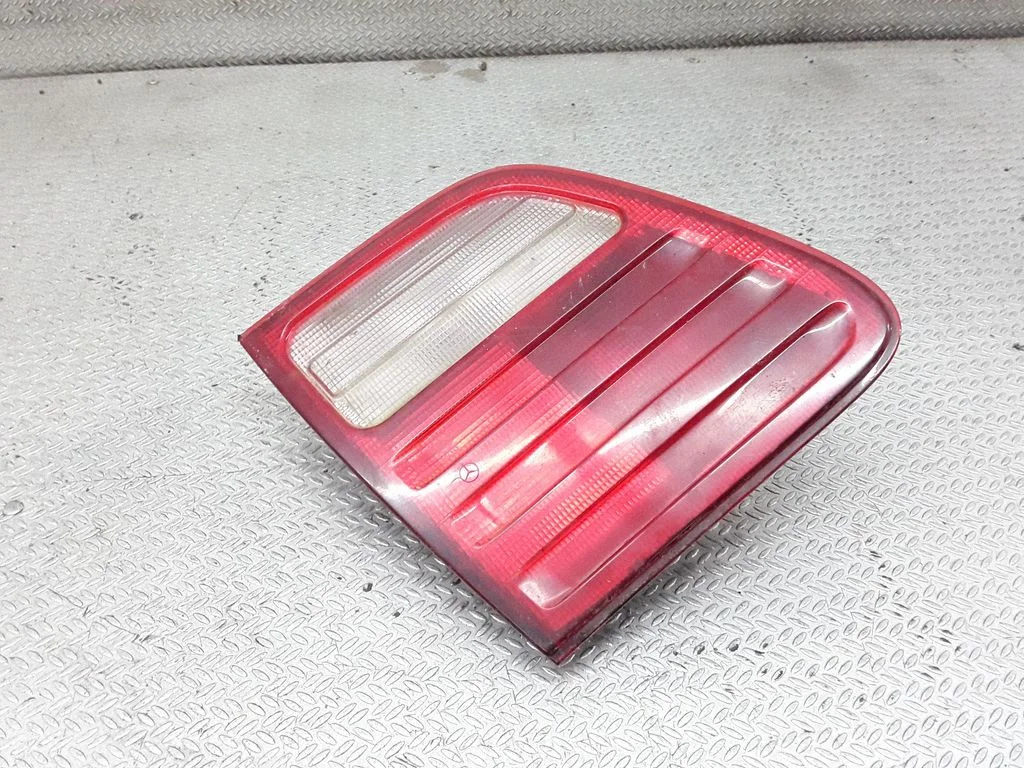 Tailgate rear/tail lights – Mercedes-Benz E-Class W210 (1995-2002)