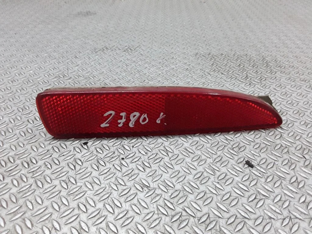 Rear tail light reflector – left