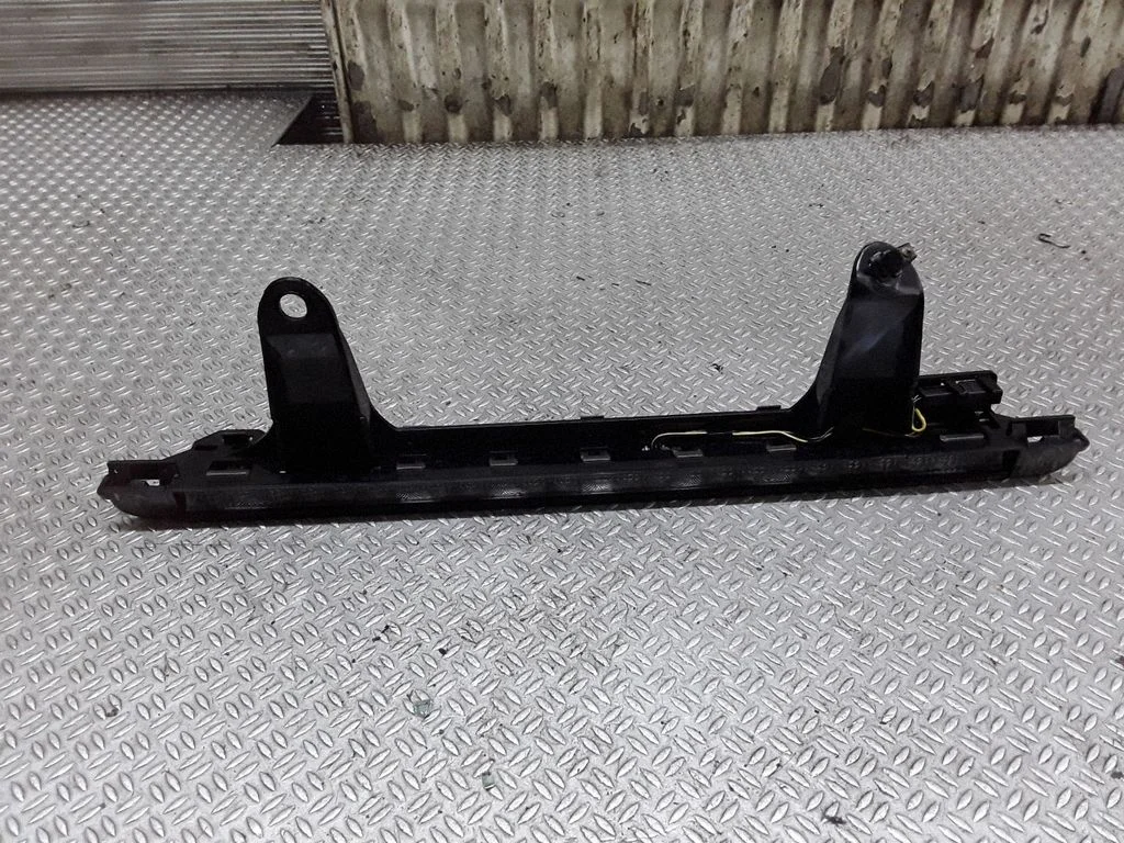 Trzecie światło stop 8Z0945097