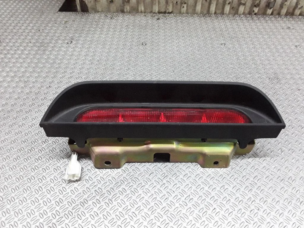 Papildu stopgaismas lukturis – Mitsubishi Space Star (1998-2005)