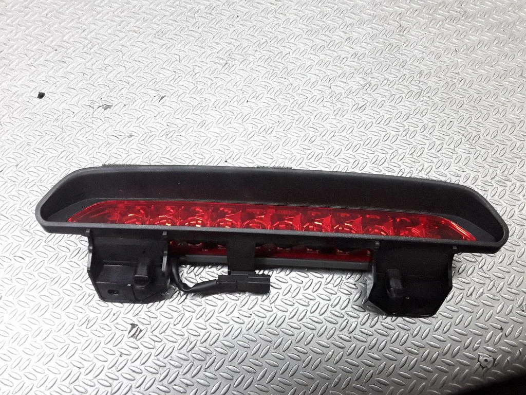 Papildu stopgaismas lukturis – Chevrolet Orlando (2011-)