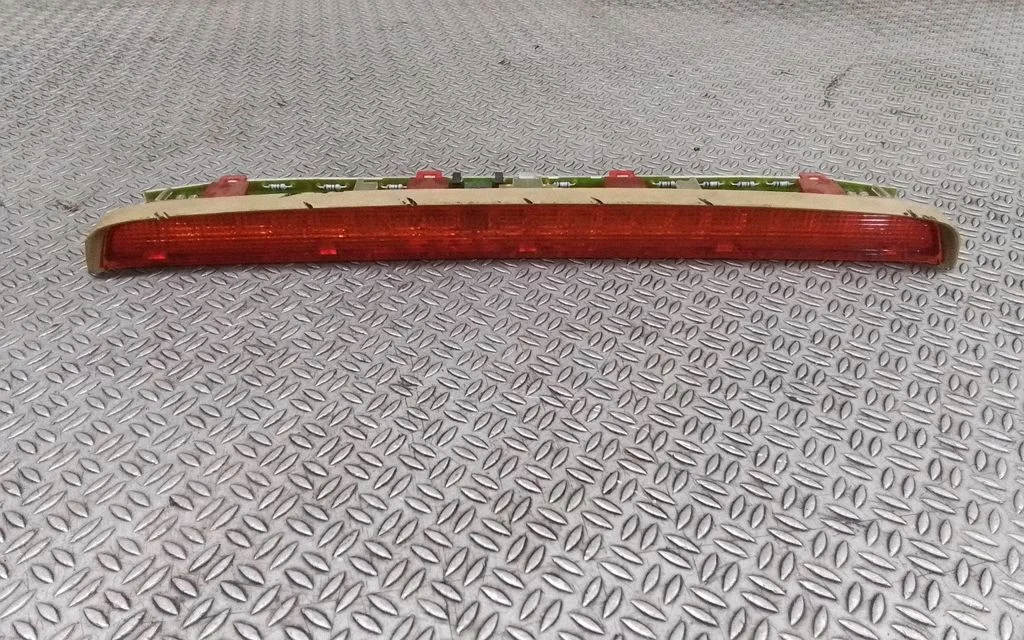 Papildu stopgaismas lukturis – Mercedes-Benz S klase W220 (1998-2006)