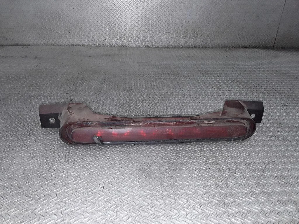 Papildu stopgaismas lukturis XS4X13A613BB
