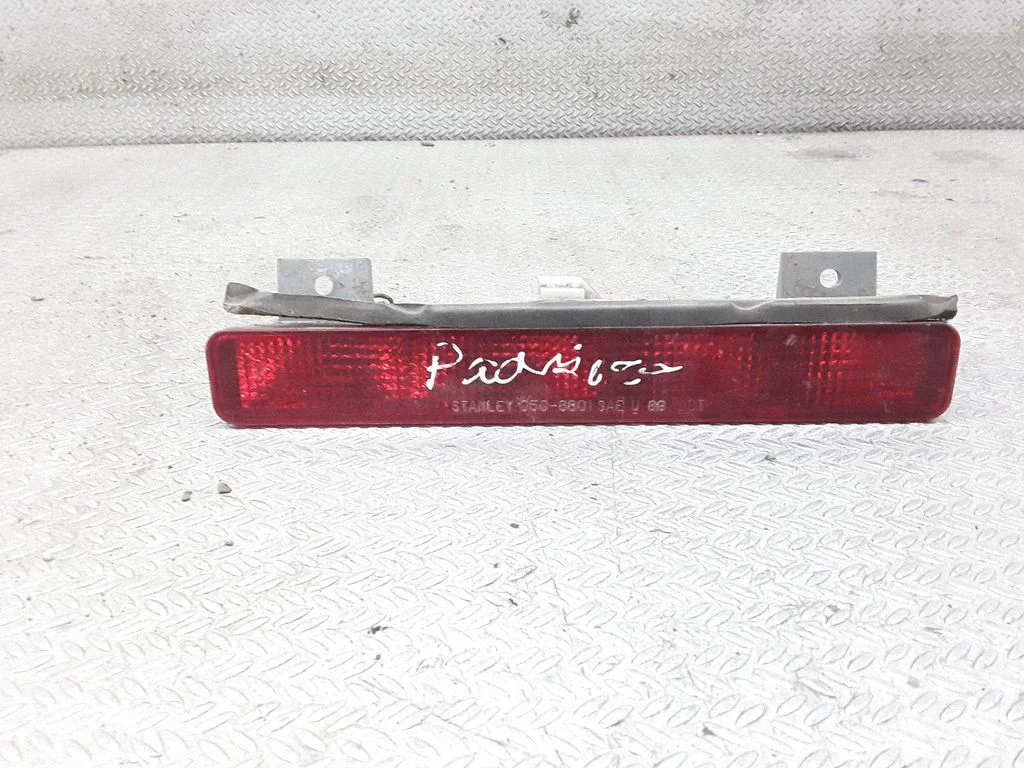 Third/center stoplight – Mitsubishi Pajero (1991-1999)