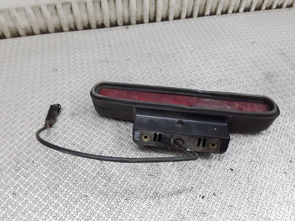 Third/center stoplight – Ford Transit (2000-2006)