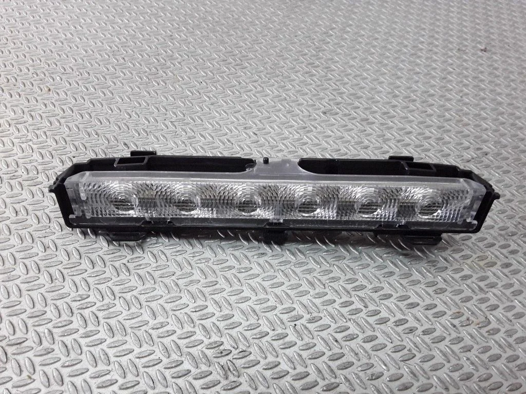 Papildu stopgaismas lukturis – Volkswagen Jetta VI (2011-2018)
