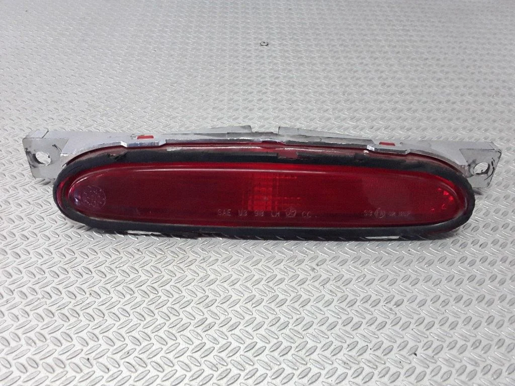 Third/center stoplight 04630234 – Chrysler Stratus (1995-2001)