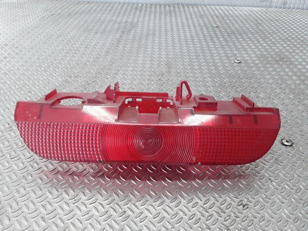 Third/center stoplight – Mazda 2 (2003-2007)