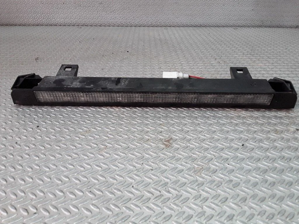 Third/center stoplight – Nissan Almera N16 (2000-2010)