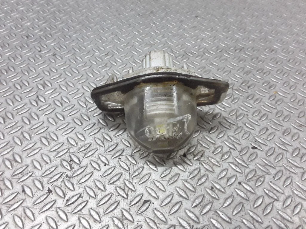 Numura zīmes apgaismojums – Honda FR-V (2004-2009)