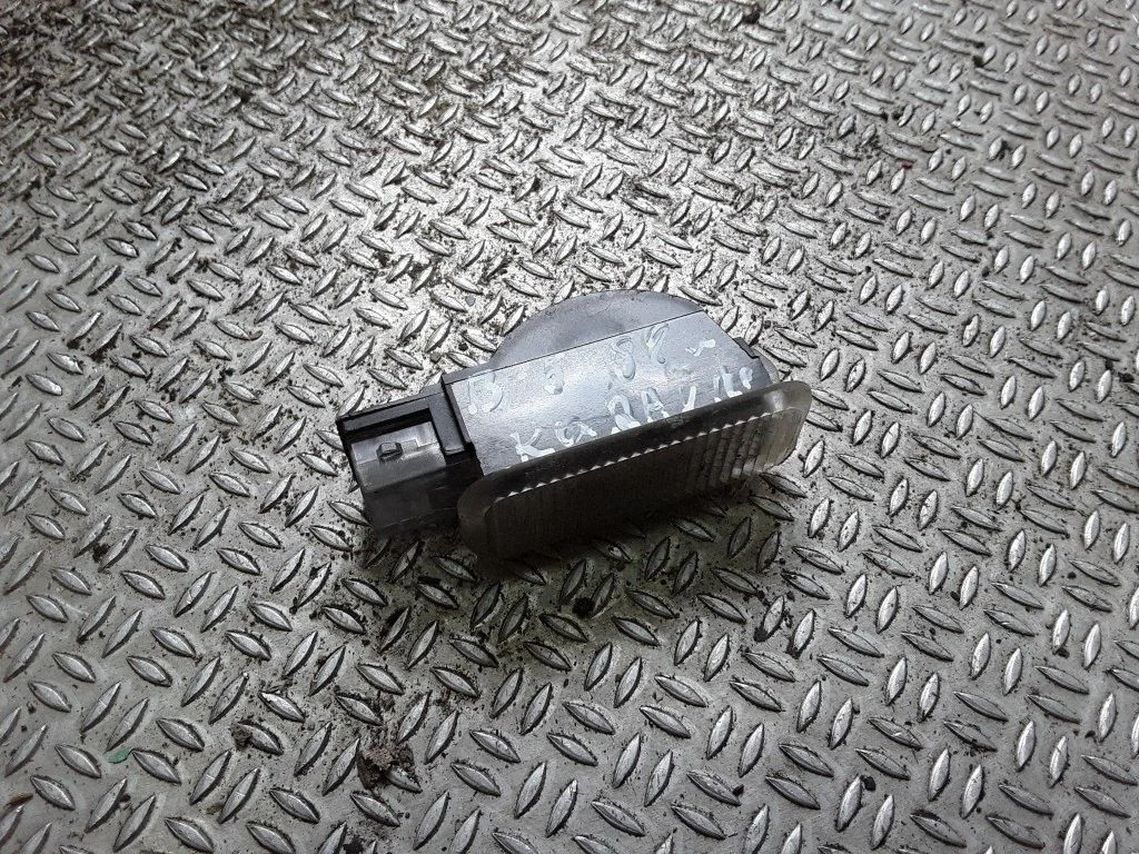 Oświetlenie tablicy rejestracyjnej