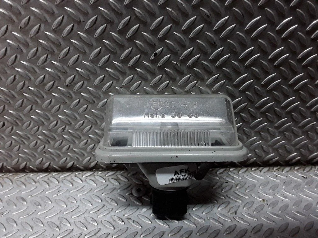 Numura zīmes apgaismojums – Toyota Avensis T250 (2006-2009)