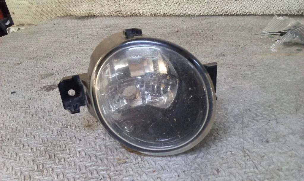 Priekšējais miglas lukturis 01067911