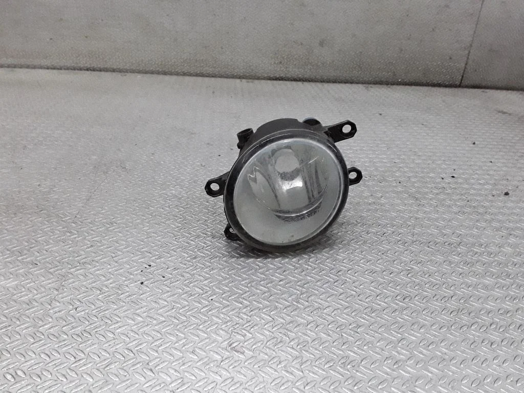 Front fog light – Toyota Avensis T250 (2006-2009)