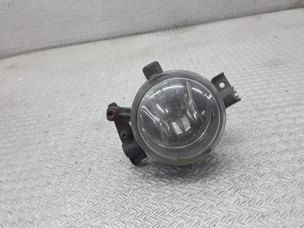 Priekšējais miglas lukturis 3M5115K202AA