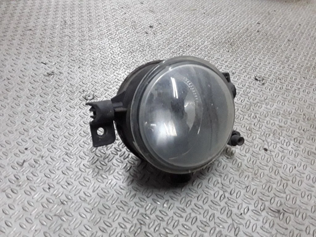 Priekšējais miglas lukturis 3M5115K202AA