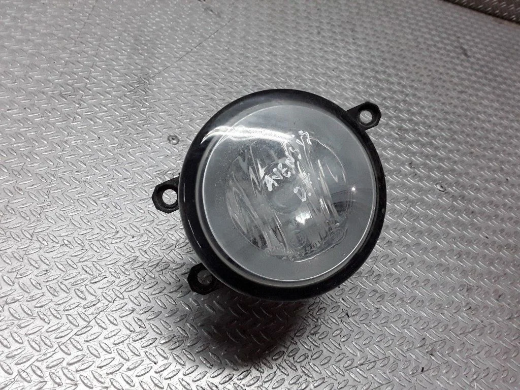 Front fog light – Toyota Avensis T250 (2006-2009)