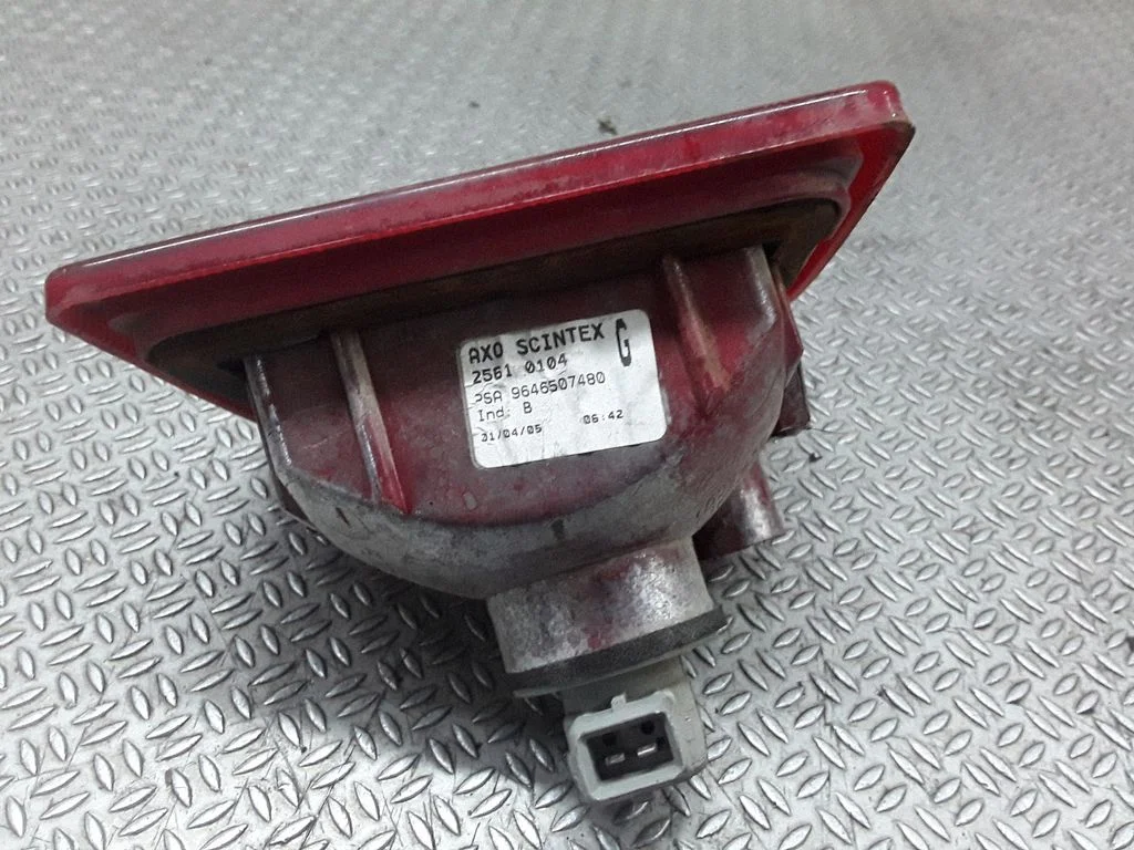 Lampa przeciwmgielna tylna 25610104
