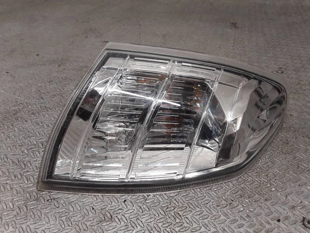 Priekšējais pagrieziena lukturis – Nissan X-Trail T30 (2001-2007)