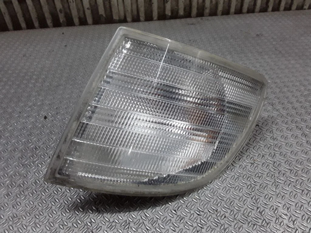 Front indicator light – left