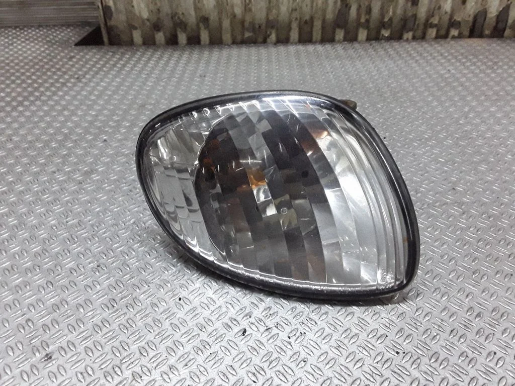 Front indicator light – Toyota Corolla Verso E110 (1997-2001)