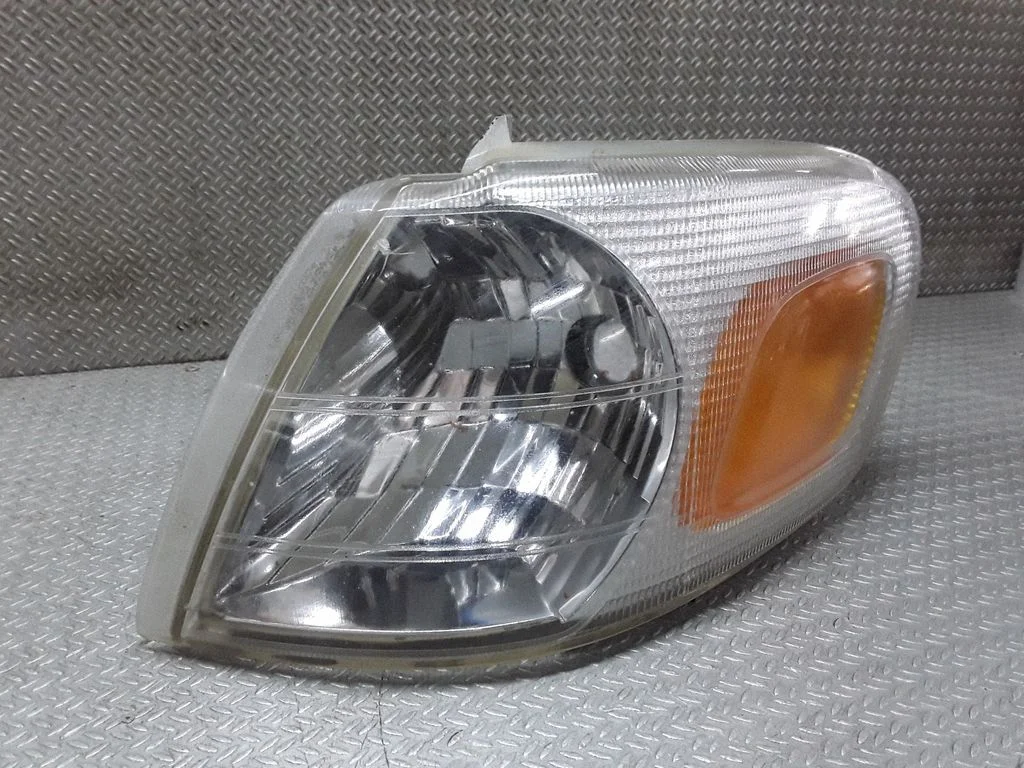 Eesmine suunatuli 16521703A – Opel Sintra (1996-1999)