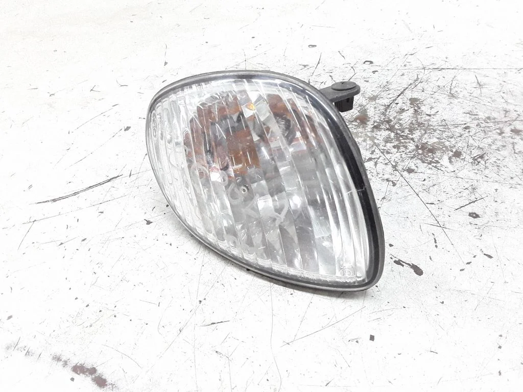 Front indicator light – Toyota Corolla Verso E110 (1997-2001)