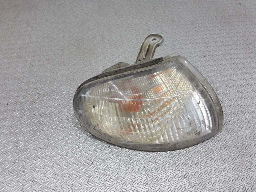 Front indicator light – Hyundai Lantra I (1990-1995)