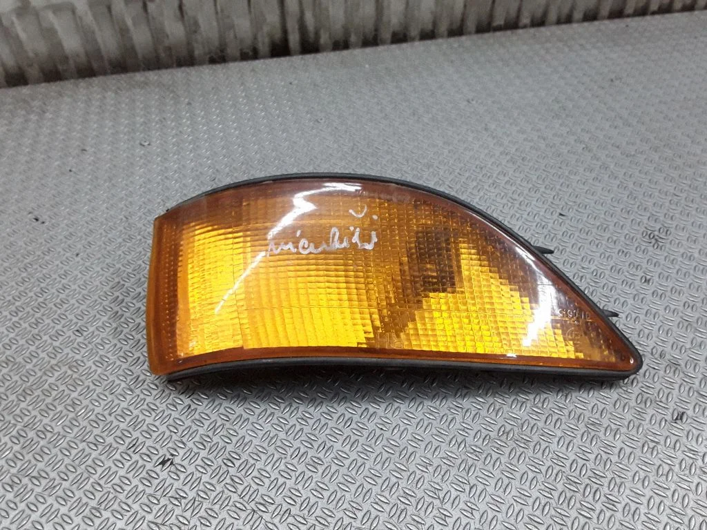 Front indicator light – Mitsubishi Lancer (1989-1992)