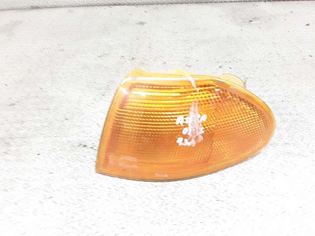 Front indicator light – left