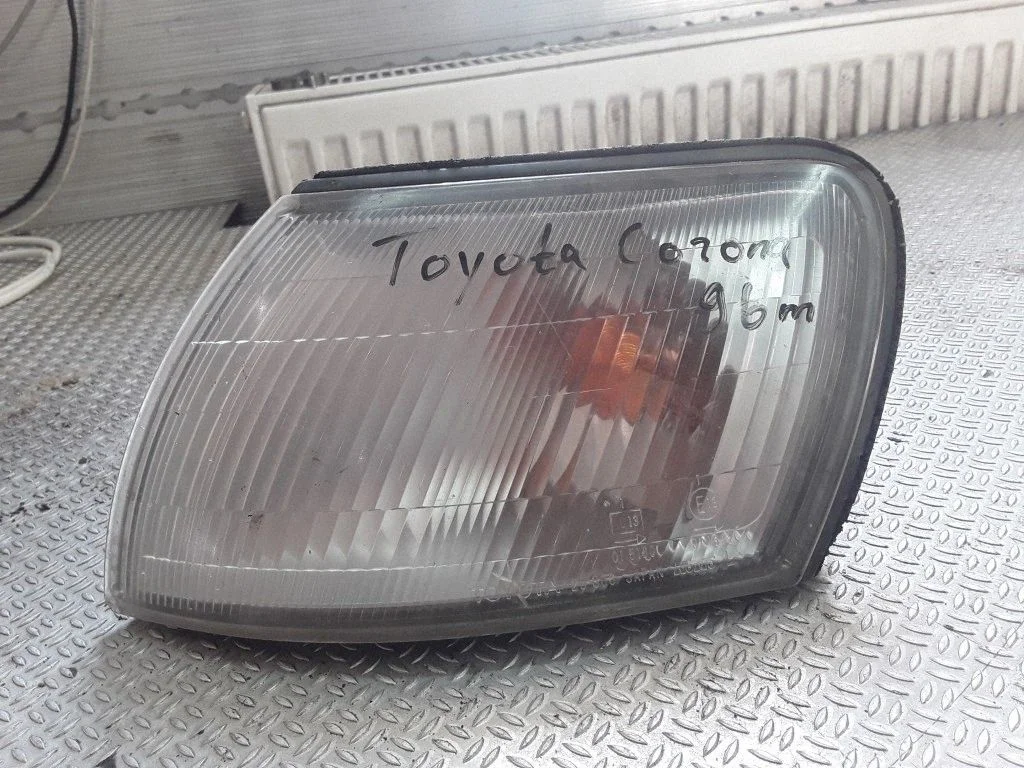 Front indicator light – Toyota Corolla Verso E110 (1997-2001)