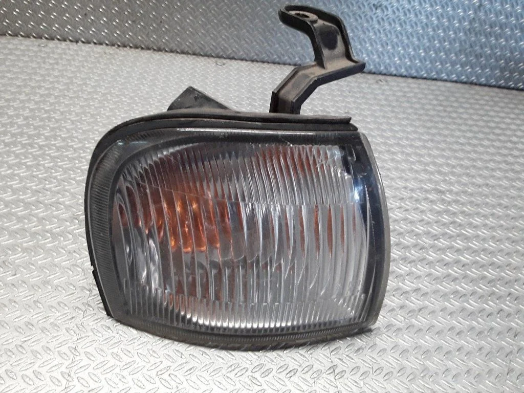 Priekšējais pagrieziena lukturis – Suzuki Esteem Baleno (1995-2001)