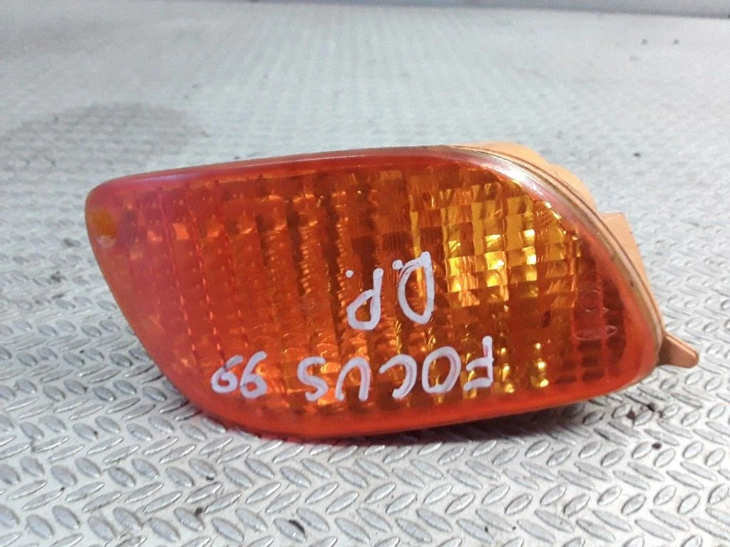Front indicator light – Ford Focus (1998-2004)