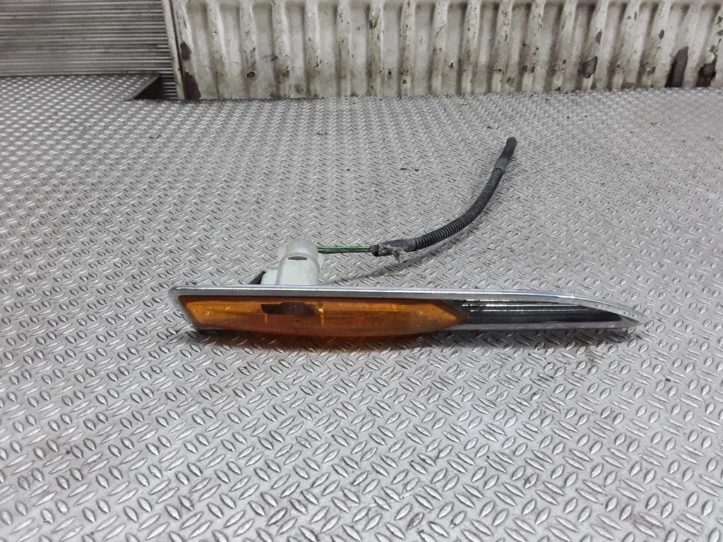 Kierunkowskaz w błotniku 7S7113K354BF
