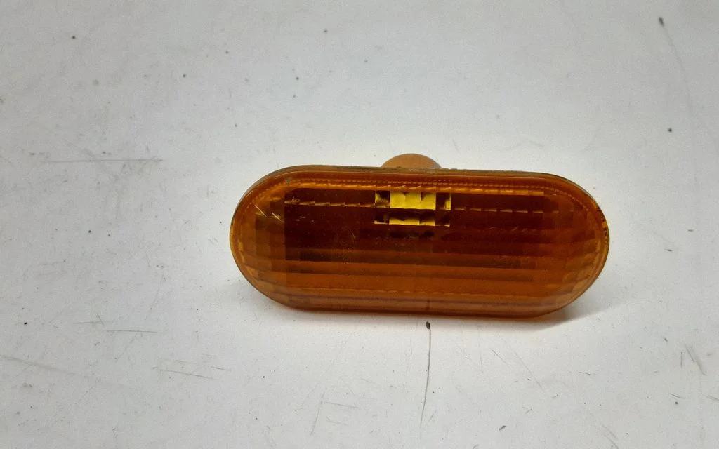 Front fender indicator light – Ford Fiesta (2002-2005)