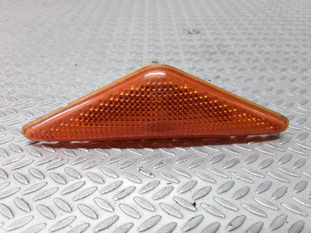 Front fender indicator light – Ford Focus (1998-2004)
