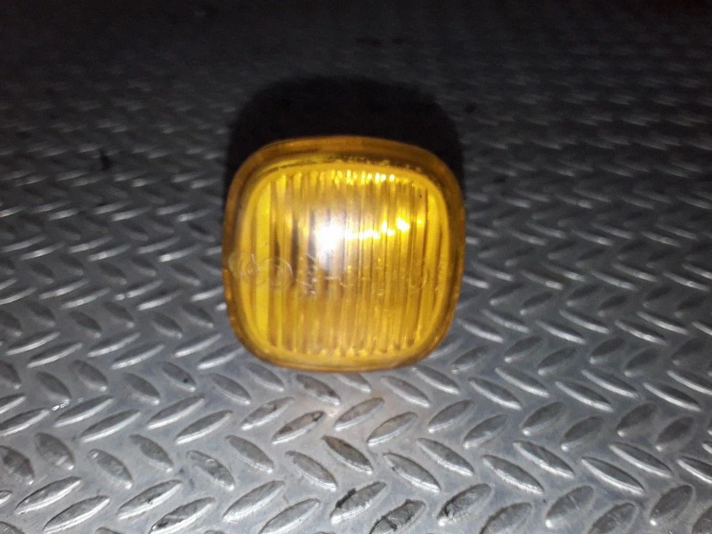 Front fender indicator light – Audi A8 S8 D2 4D (1994-2002)