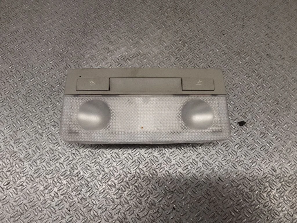 Aizmugurējo sēdvietu apgaismojuma lukturis 22779359 – Chevrolet Volt I (2010-2015)