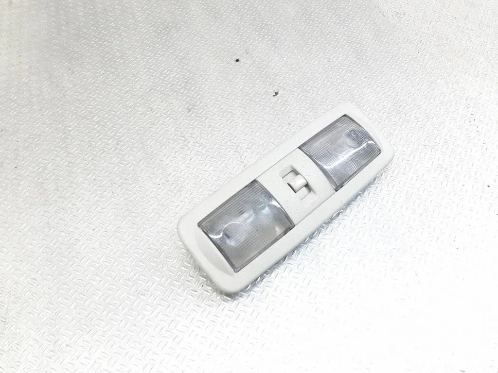 Aizmugurējo sēdvietu apgaismojuma lukturis – Nissan Pathfinder R51 (2005-2012)