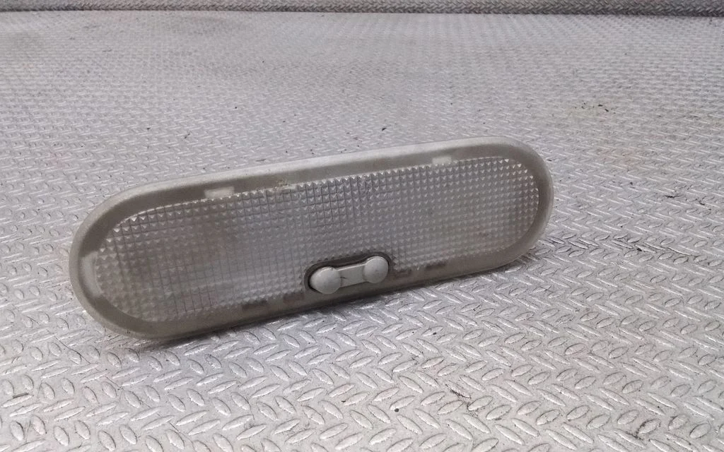 Tagaistmete valgustustuli – Nissan Micra (2008-2010)