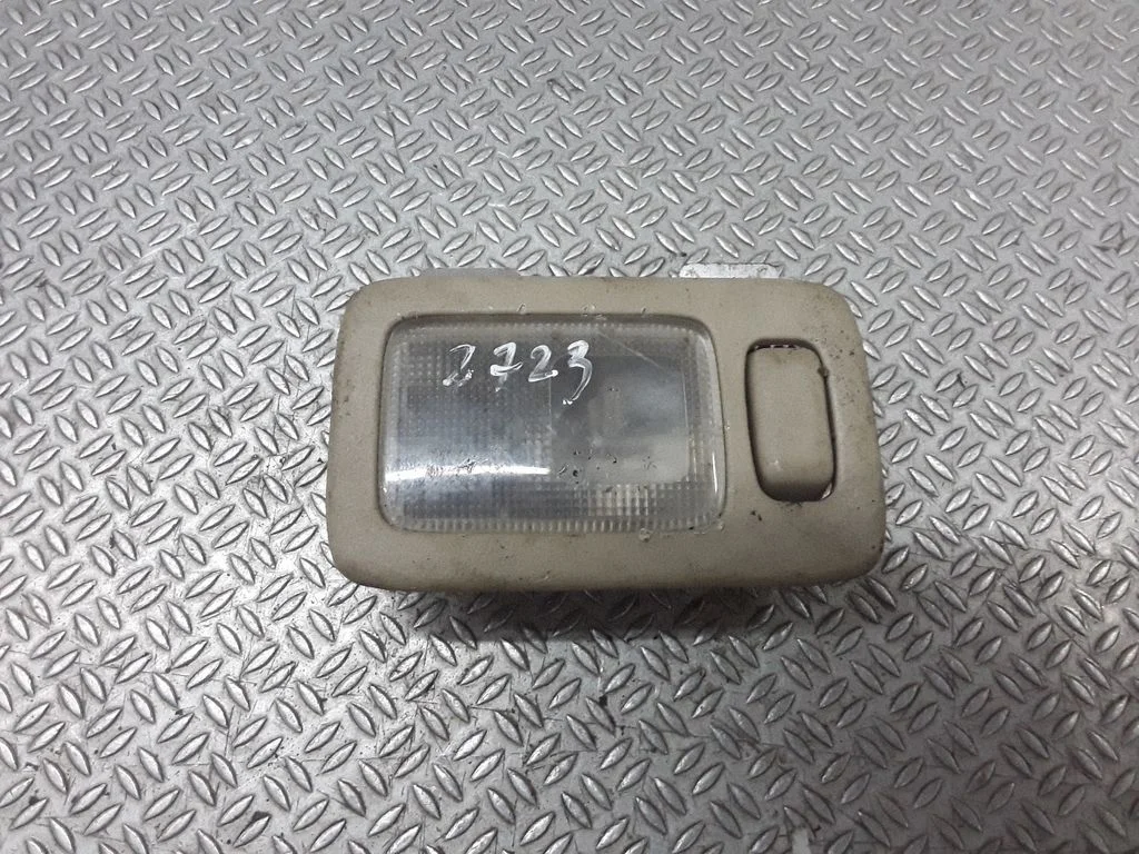 Aizmugurējo sēdvietu apgaismojuma lukturis – Honda FR-V (2004-2009)