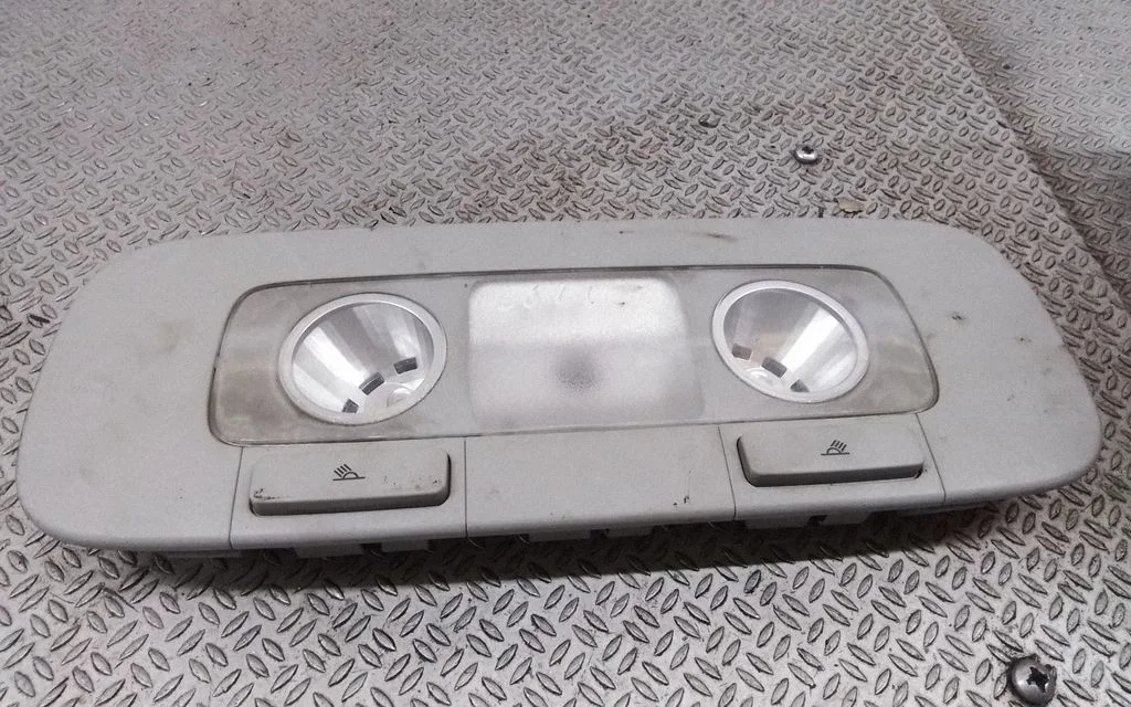 Tagaistmete valgustustuli – Volkswagen Passat B6 (2005-2010)