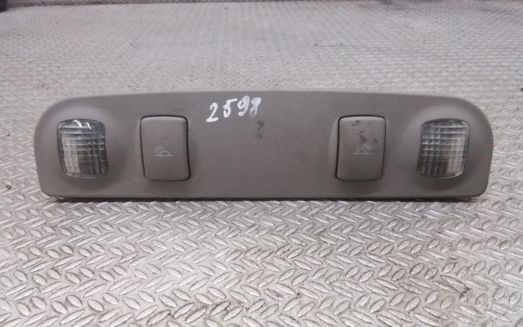 Lampka tylnych siedzeń