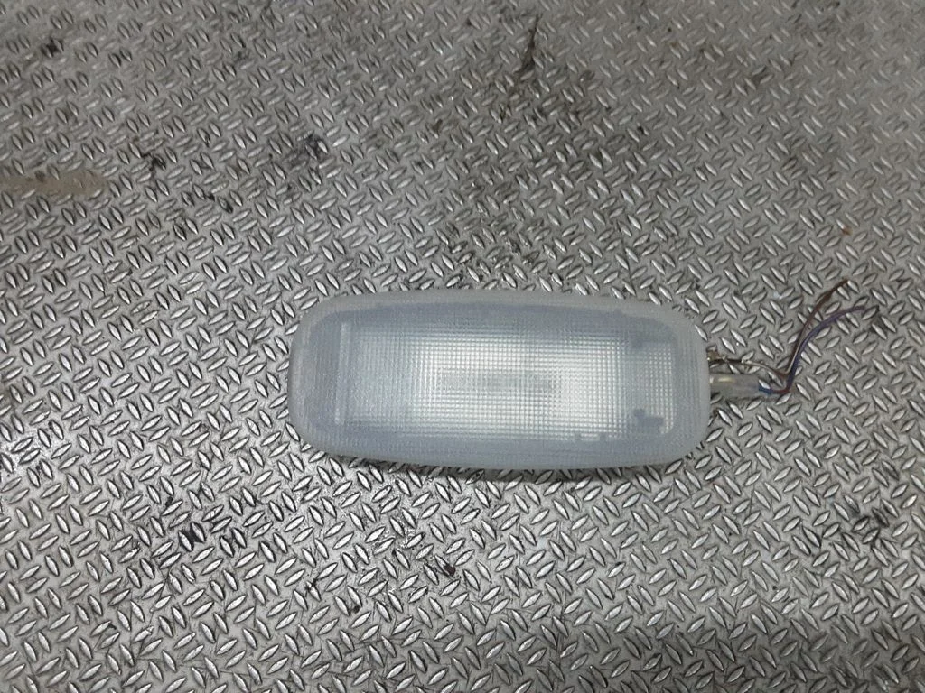 Aizmugurējo sēdvietu apgaismojuma lukturis – Mercedes-Benz B klase W245 (2005-2011)