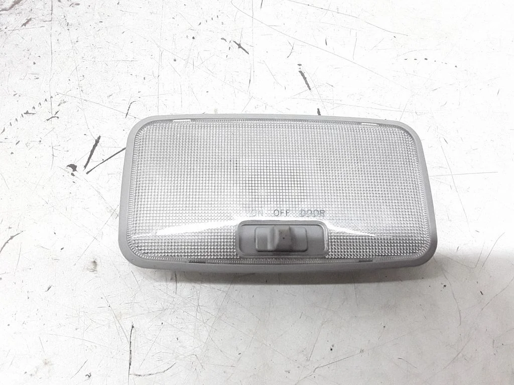 Aizmugurējo sēdvietu apgaismojuma lukturis – Toyota RAV 4 (XA30) (2006-2016)