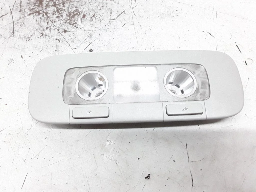 Tagaistmete valgustustuli – Volkswagen Passat B6 (2005-2010)