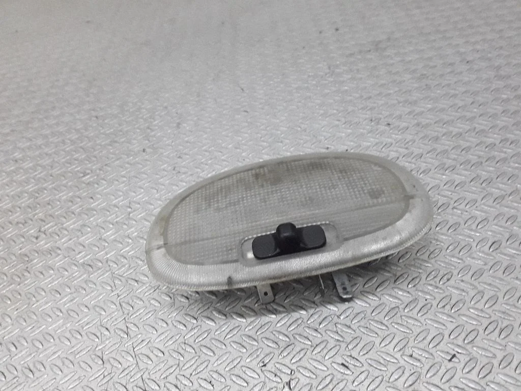 Aizmugurējo sēdvietu apgaismojuma lukturis