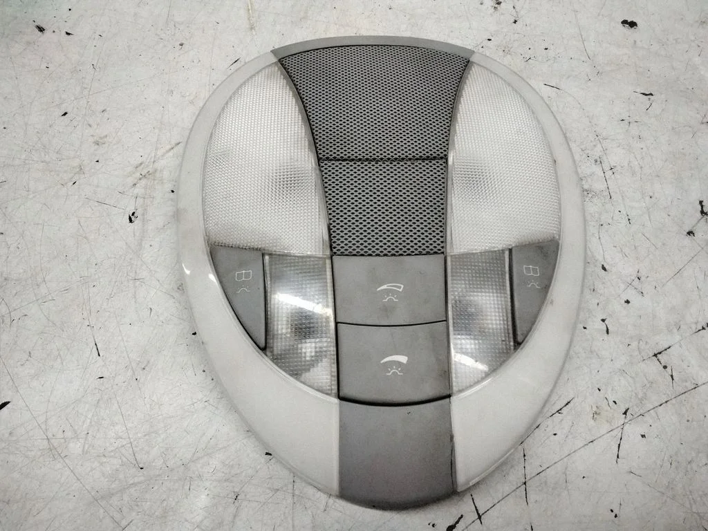 Rear seat light – Mercedes-Benz E-Class W211 (2002-2009)