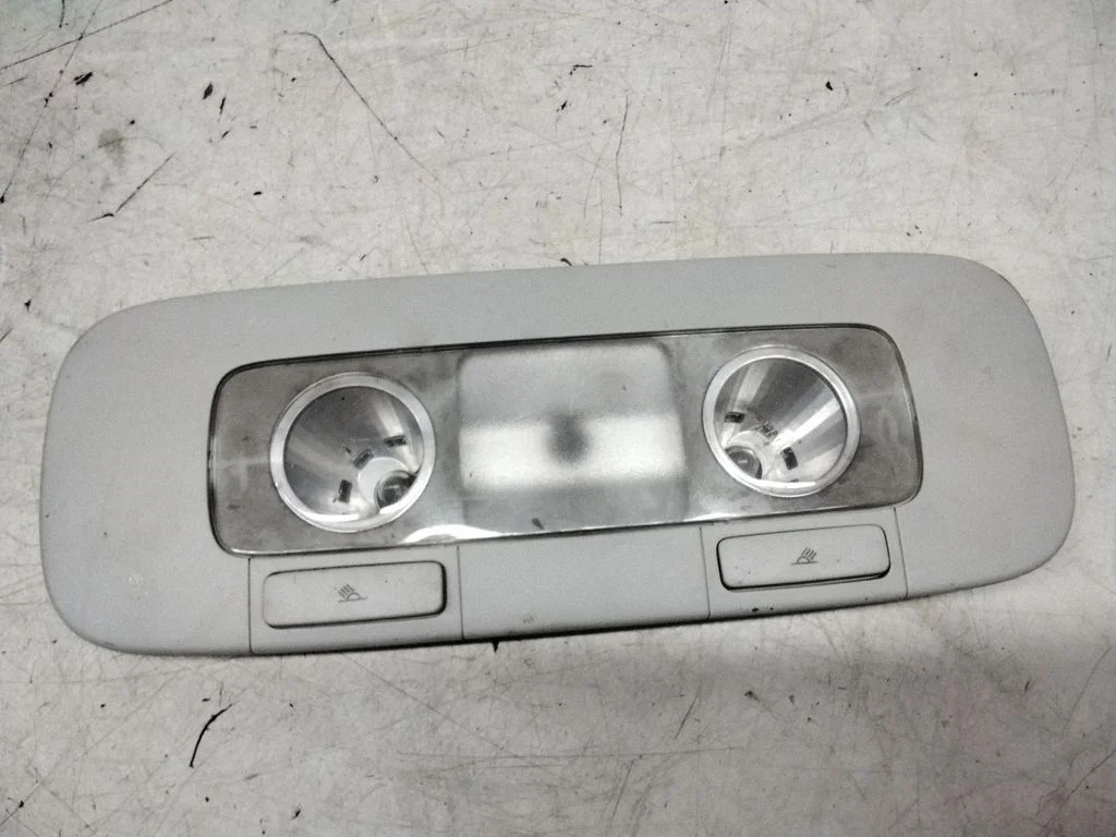 Tagaistmete valgustustuli – Volkswagen Golf Plus (2005-2013)