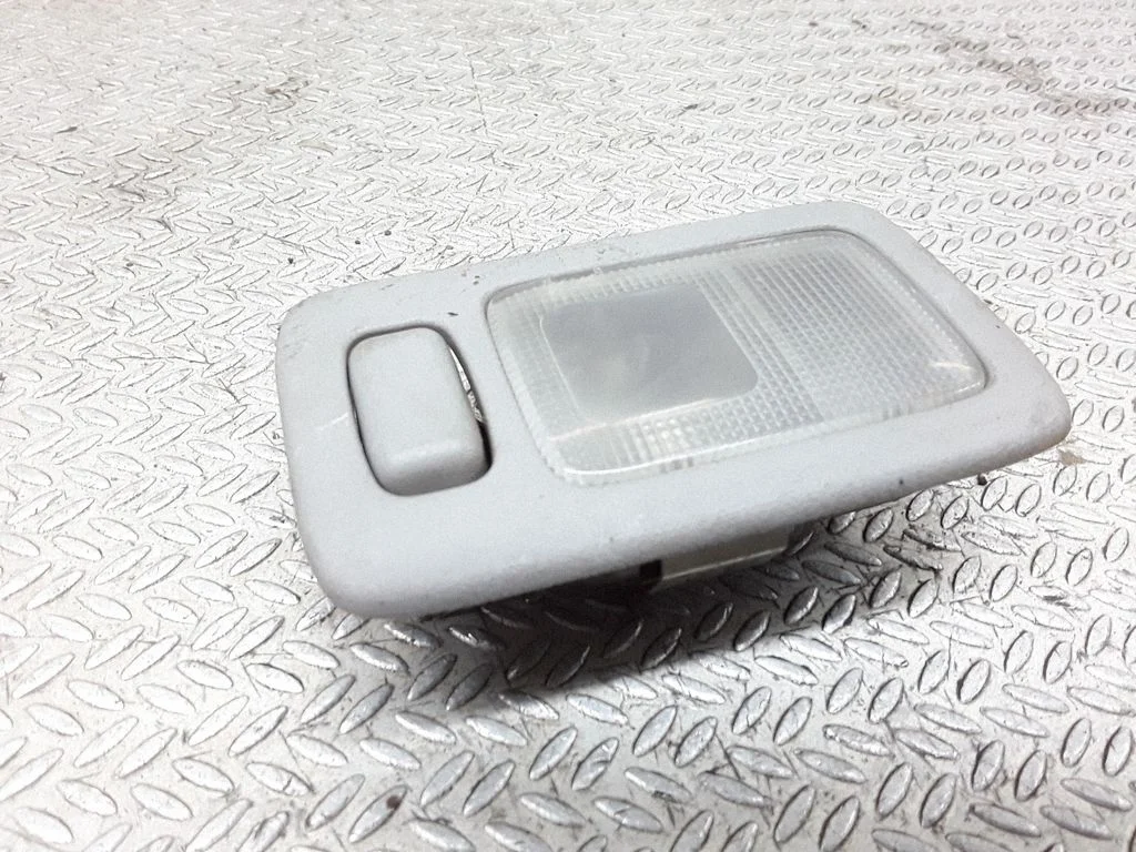 Aizmugurējo sēdvietu apgaismojuma lukturis – Mitsubishi Pajero Sport I (1996-2008)